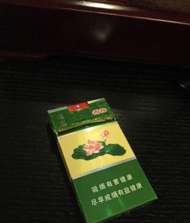 几款大家熟悉的香烟，两款来自湖南，第三种一般人不会选